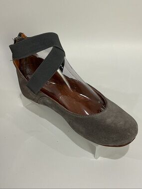 bernie mev. Monica Gray Suede Elastic-Strap Ballet Flats, size 37 EU